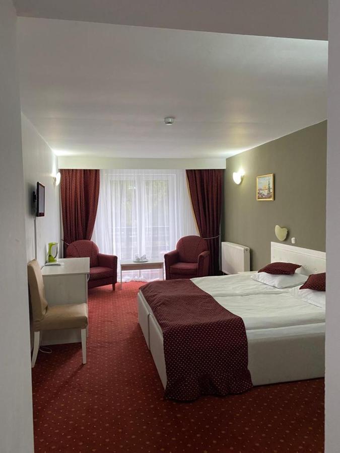 Hotel Miraj - Restaurant & Sauna & Biliard Poiana Brasov Room photo