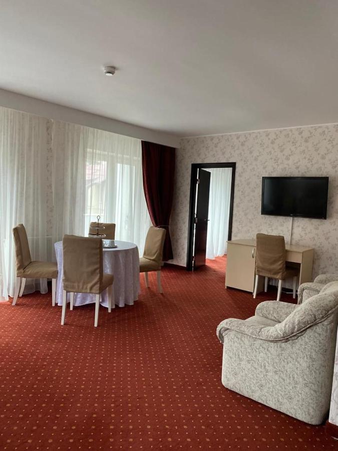 Hotel Miraj - Restaurant & Sauna & Biliard Poiana Brasov Exterior photo