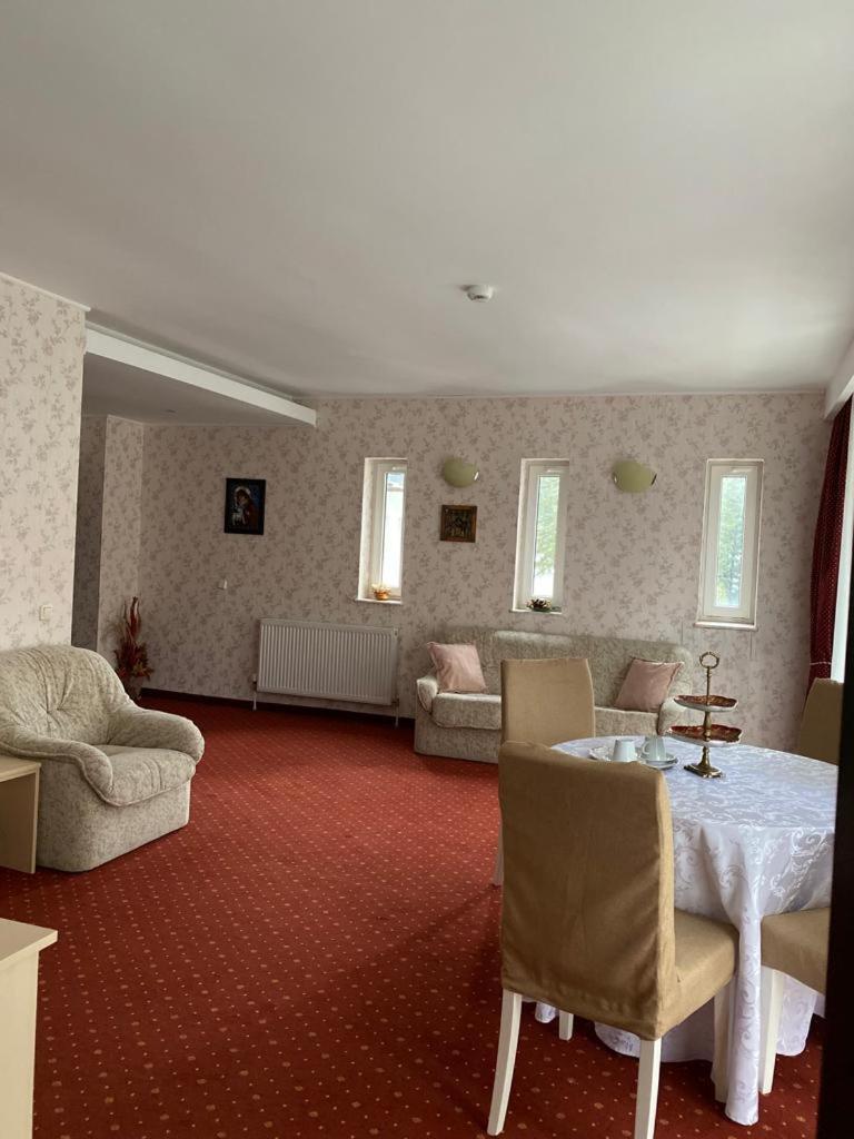 Hotel Miraj - Restaurant & Sauna & Biliard Poiana Brasov Room photo