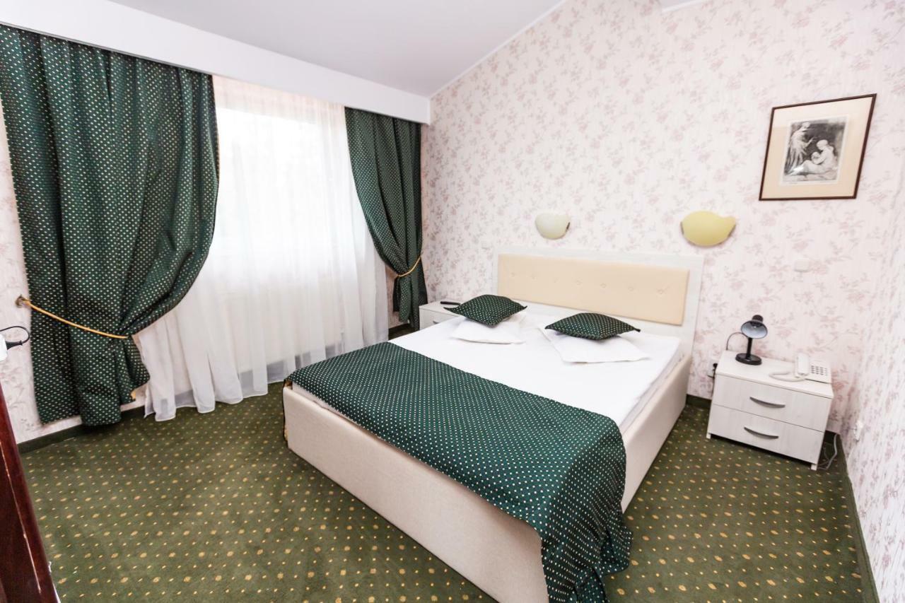 Hotel Miraj - Restaurant & Sauna & Biliard Poiana Brasov Exterior photo