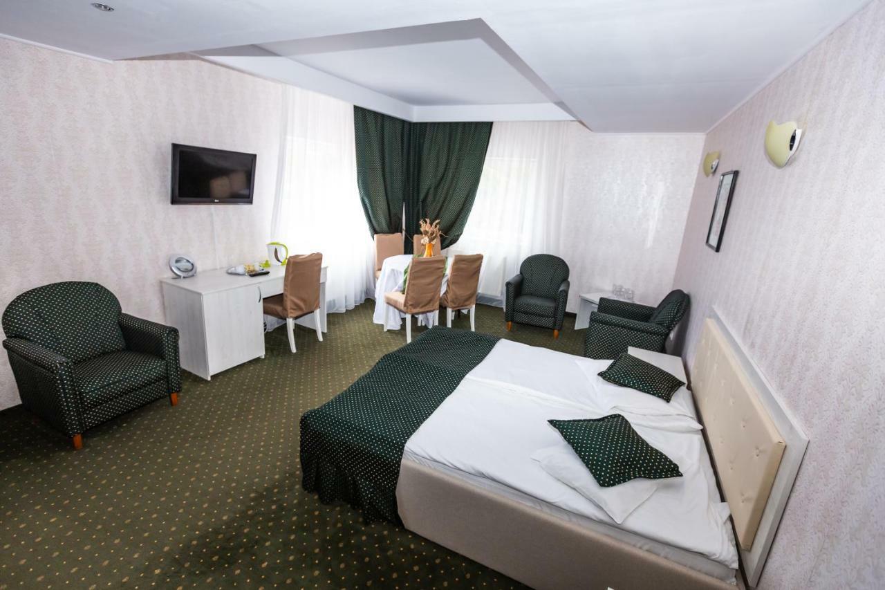 Hotel Miraj - Restaurant & Sauna & Biliard Poiana Brasov Exterior photo