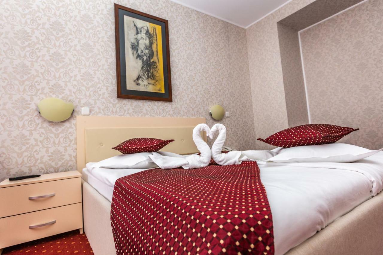Hotel Miraj - Restaurant & Sauna & Biliard Poiana Brasov Exterior photo