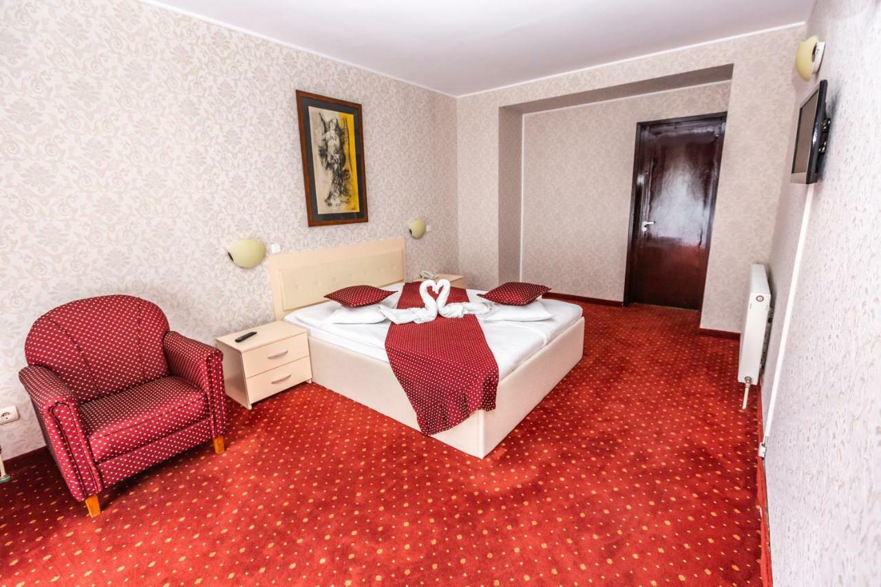 Hotel Miraj - Restaurant & Sauna & Biliard Poiana Brasov Exterior photo