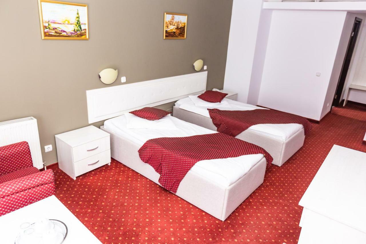 Hotel Miraj - Restaurant & Sauna & Biliard Poiana Brasov Exterior photo
