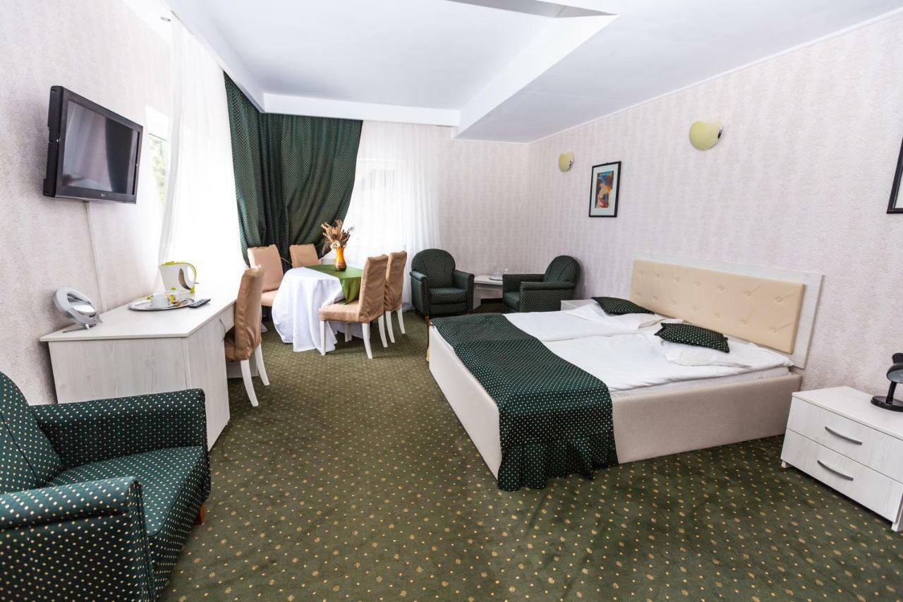 Hotel Miraj - Restaurant & Sauna & Biliard Poiana Brasov Exterior photo
